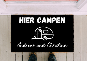 Fußmatte Camping Wohnwagen hier campt personalisierbar mit Wunschname Holz Herz Text