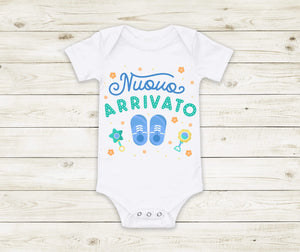 Babybody Strampler  "Nuovo Arrivato &  Arrivata" Mädchen Junge Geburt Geschenk Baby Party Italien Italienerin Sardinien Italienisch - Great Things 4 Family