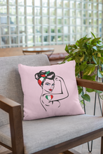 Laden Sie das Bild in den Galerie-Viewer, Starke Italienerin - Vintage Sofa Kissen rosa 40 x 40 cm Geschenk Italien witzig italienisch Italia
