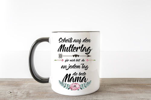 Scheiß auf Muttertag du bist an jeden Tag die beste Mama Kaffee Tasse schwarzer Henkel  Muttertag Tasse Beste Mama Geschenk Mütter Mama Mami - Great Things 4 Family