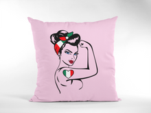 Laden Sie das Bild in den Galerie-Viewer, Starke Italienerin - Vintage Sofa Kissen rosa 40 x 40 cm Geschenk Italien witzig italienisch Italia
